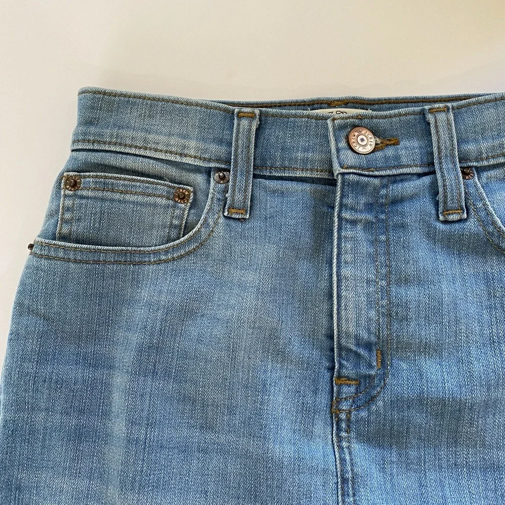 J. Crew Women's Denim Pencil Skirt  Raw Hem  Size 24P Knee Length Stretch Pocket